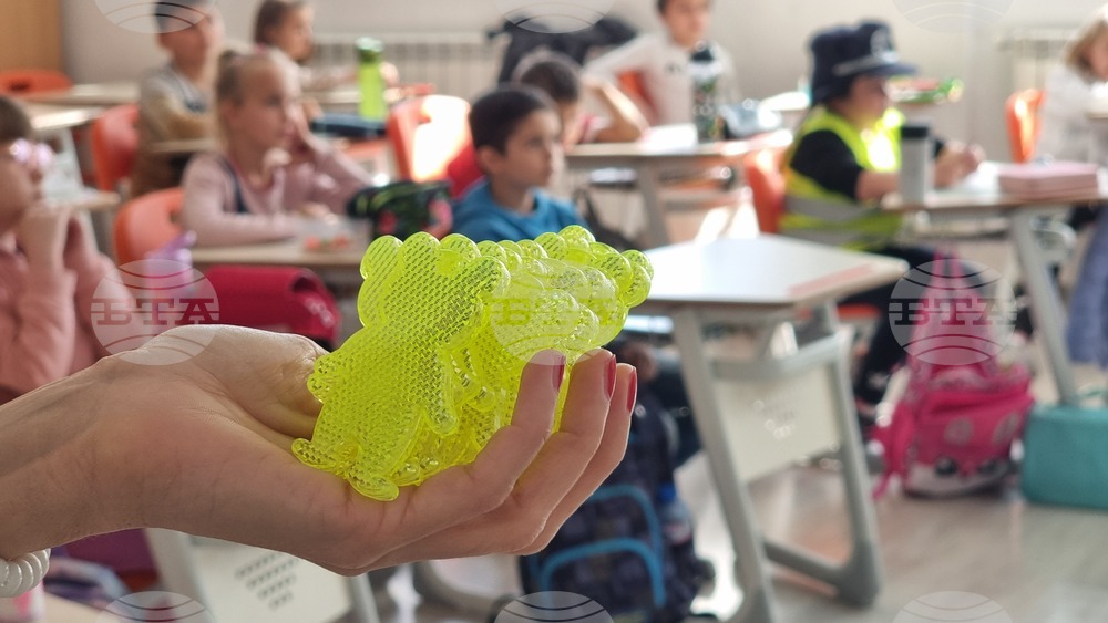 Габрово - първокласници - светлоотразителни мечета - акция