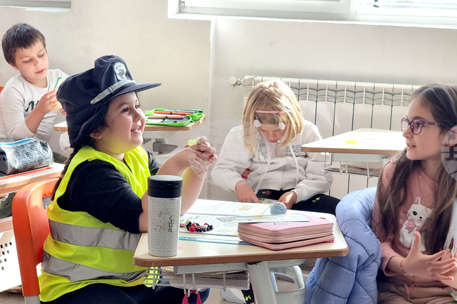 Габрово - първокласници - светлоотразителни мечета - акция