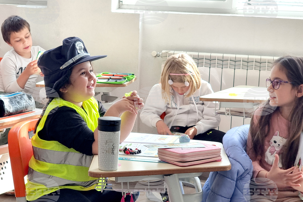 Габрово - първокласници - светлоотразителни мечета - акция