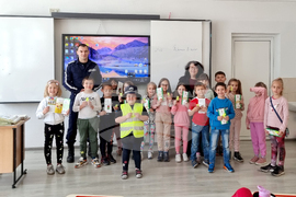 Габрово - първокласници - светлоотразителни мечета - акция