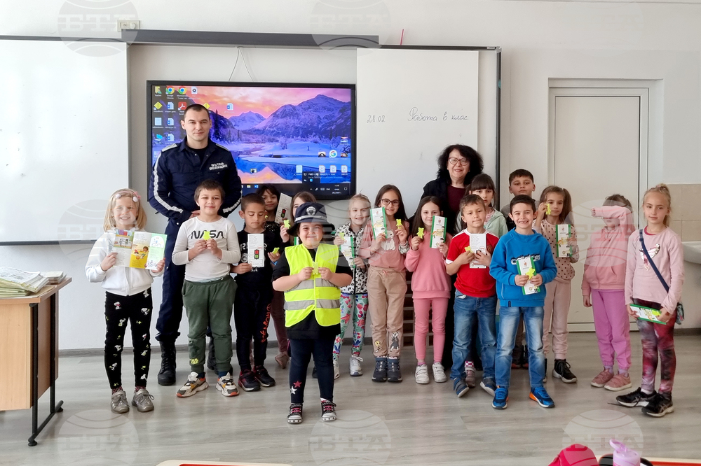 Габрово - първокласници - светлоотразителни мечета - акция