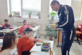 Габрово - първокласници - светлоотразителни мечета - акция