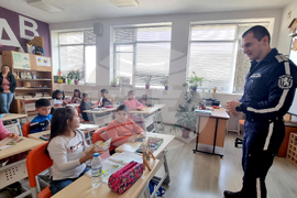 Габрово - първокласници - светлоотразителни мечета - акция