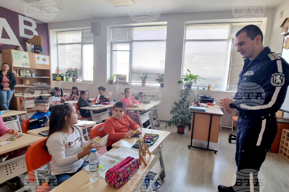 Габрово - първокласници - светлоотразителни мечета - акция