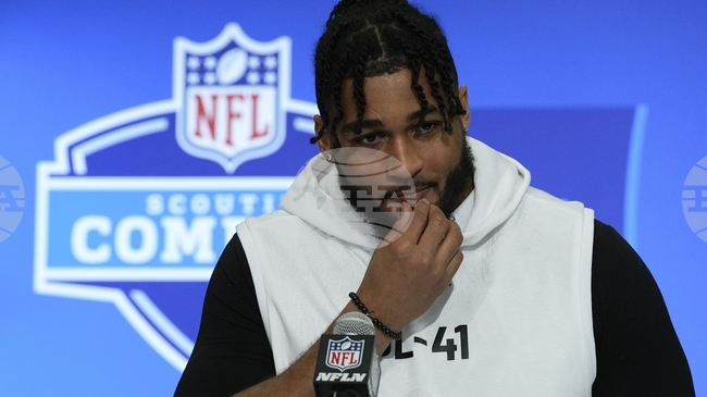 Дефанзивният такъл на Далас Каубойс Маршон Нийланд почина на 24-годишна възраст