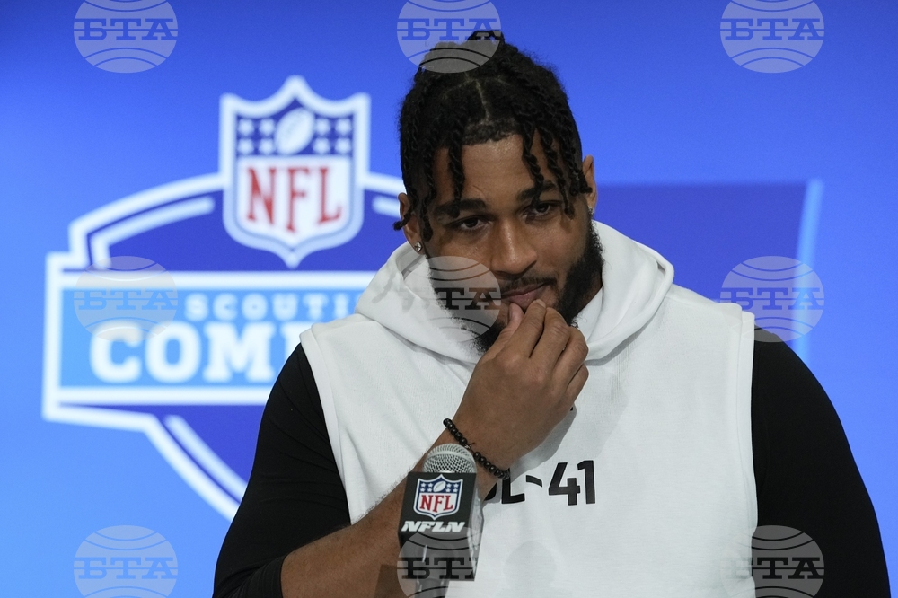 Дефанзивният такъл на Далас Каубойс Маршон Нийланд почина на 24-годишна възраст