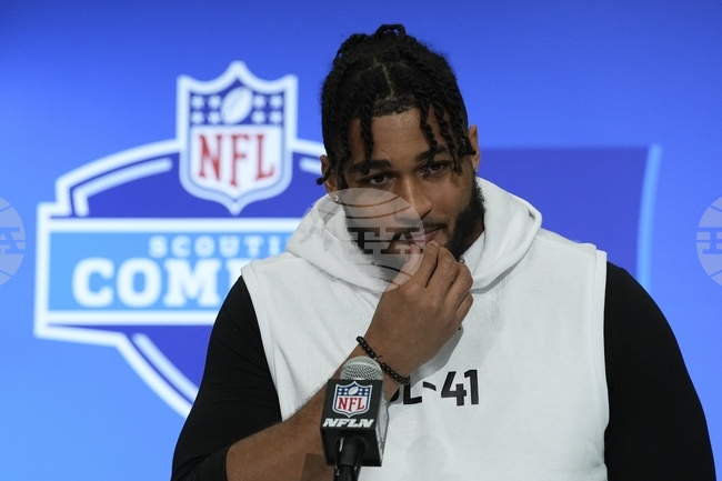 Дефанзивният такъл на Далас Каубойс Маршон Нийланд почина на 24-годишна възраст