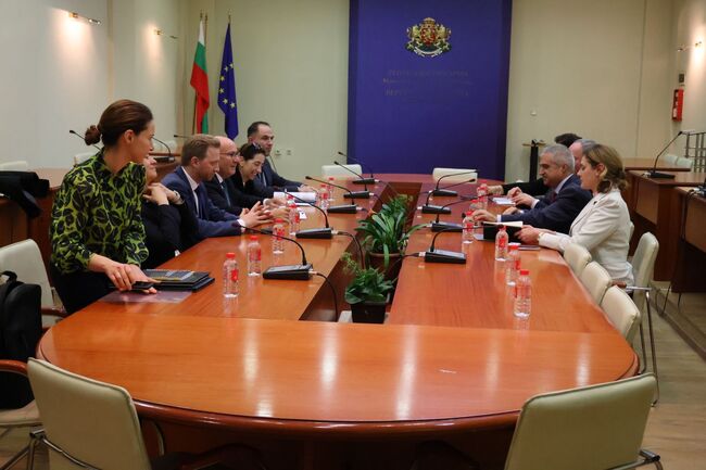 МЕ: Европейската инвестиционна банка ще консултира Министерството на енергетиката при разработването на план за развитие и инвестиции на комплекса „Марица-изток“