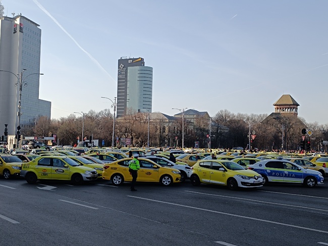 Таксиметрови шофьори от Националната асоциация на таксиметровите превозвачи в Румъния обявиха гладна стачка
