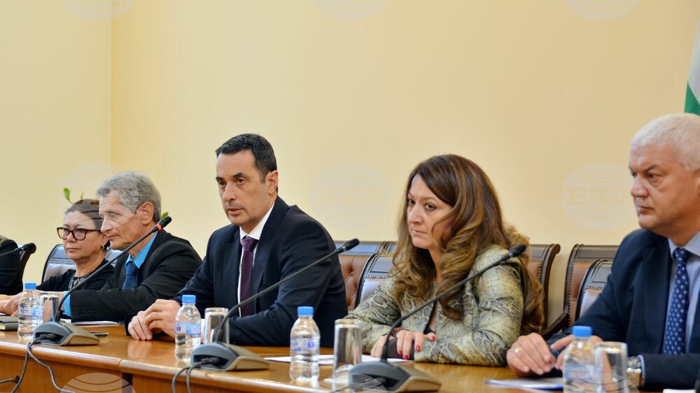 Transport Minister, EIB Vice President Discuss Partnership Opportunities in Postal, Railway Sector