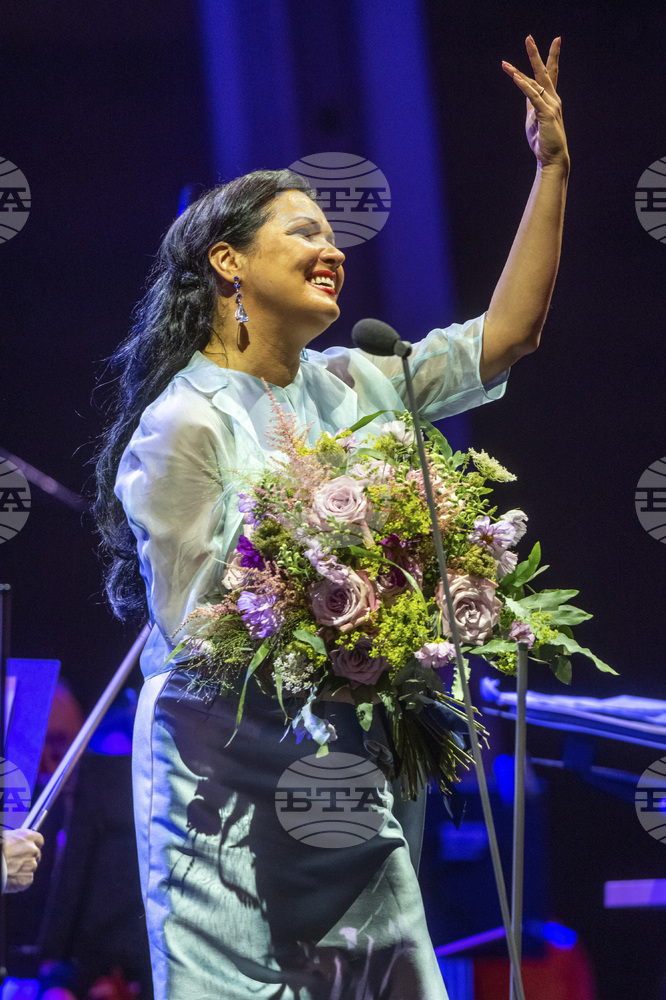 Протест срещу участието на Анна Нетребко в Кралската опера се състоя в Лондон