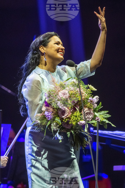 Протест срещу участието на Анна Нетребко в Кралската опера се състоя в Лондон