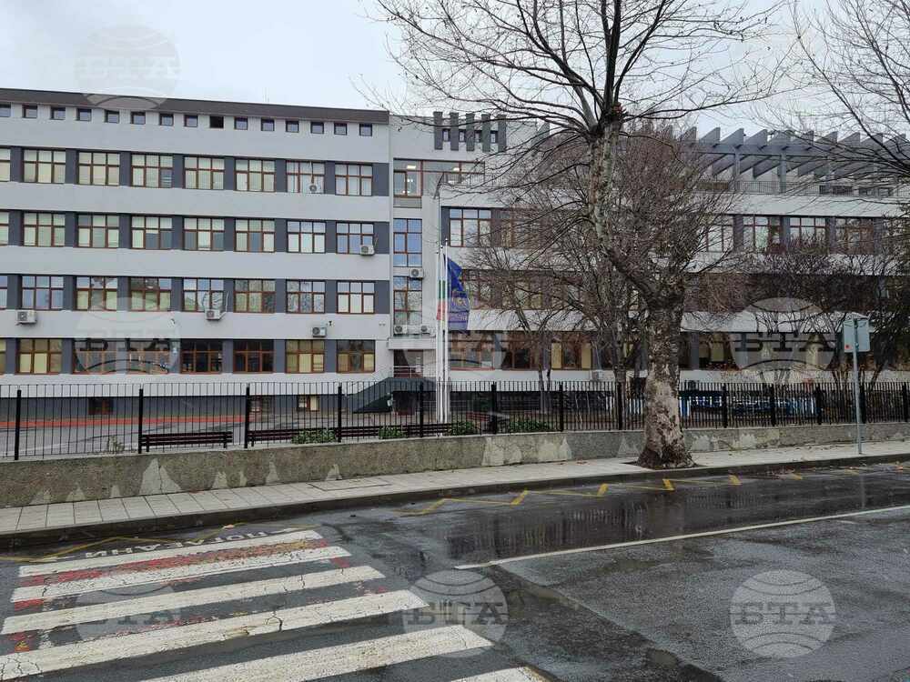 Третокласникът Михаило Кошелиев от Несебър е прочел двадесет и седем книги за месец от библиотеката на училище "Кирил и Методий"