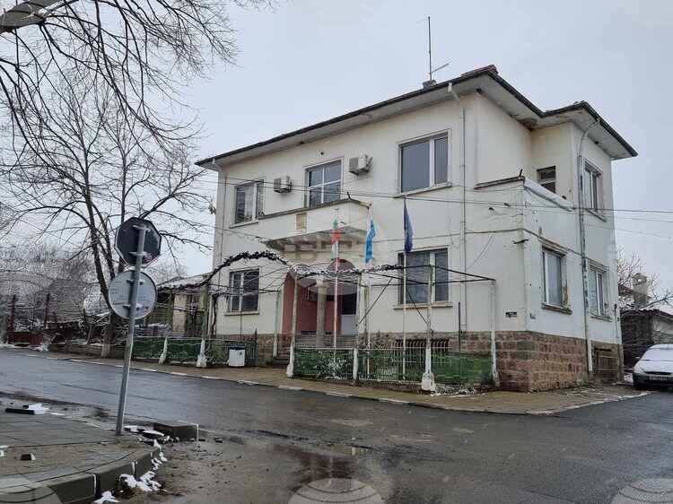 Трима са кандаидатите за кмет на частичните местни избори в