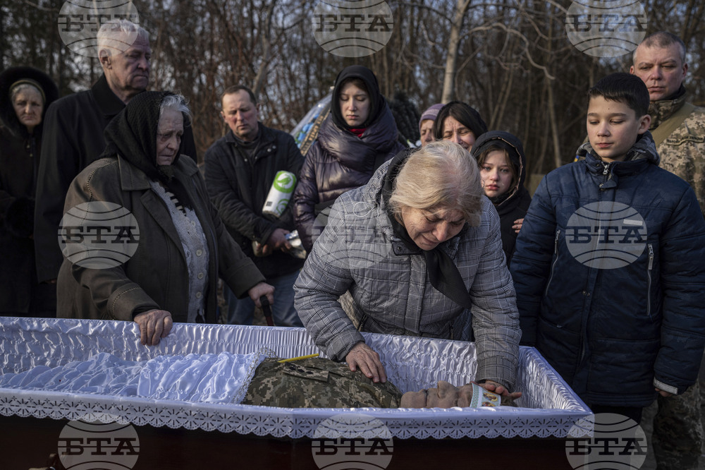 Телата на 100 загинали украински войници са върнати в родината им
