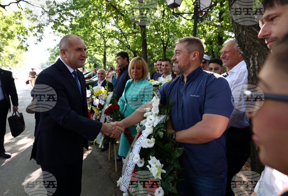 Никола Вапцаров - възпоменателно поклонение