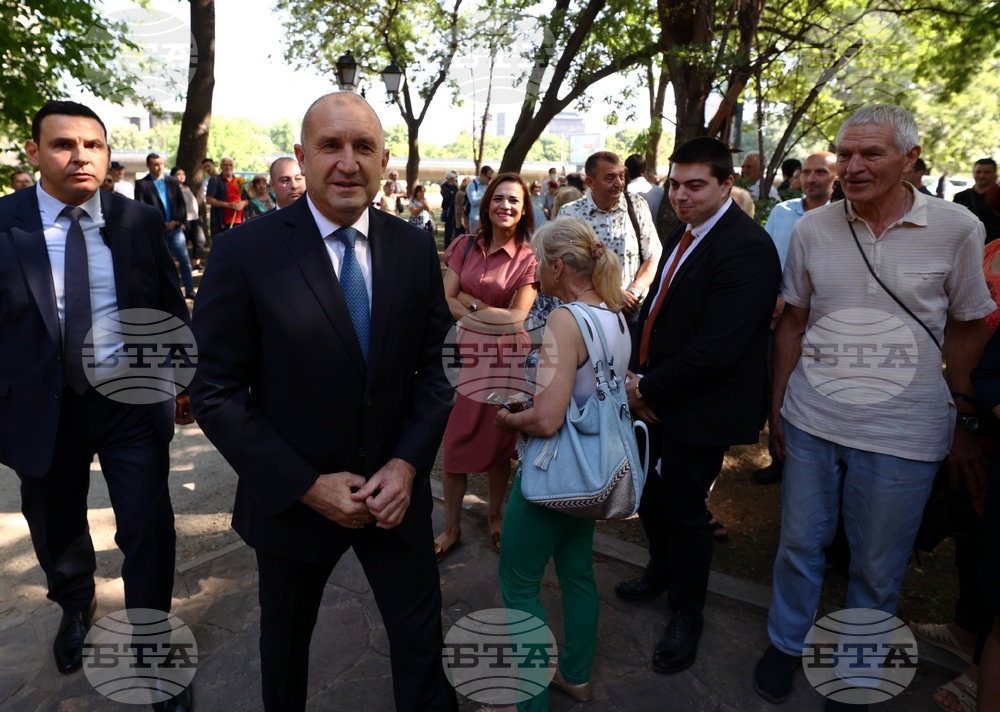 Никола Вапцаров - възпоменателно поклонение