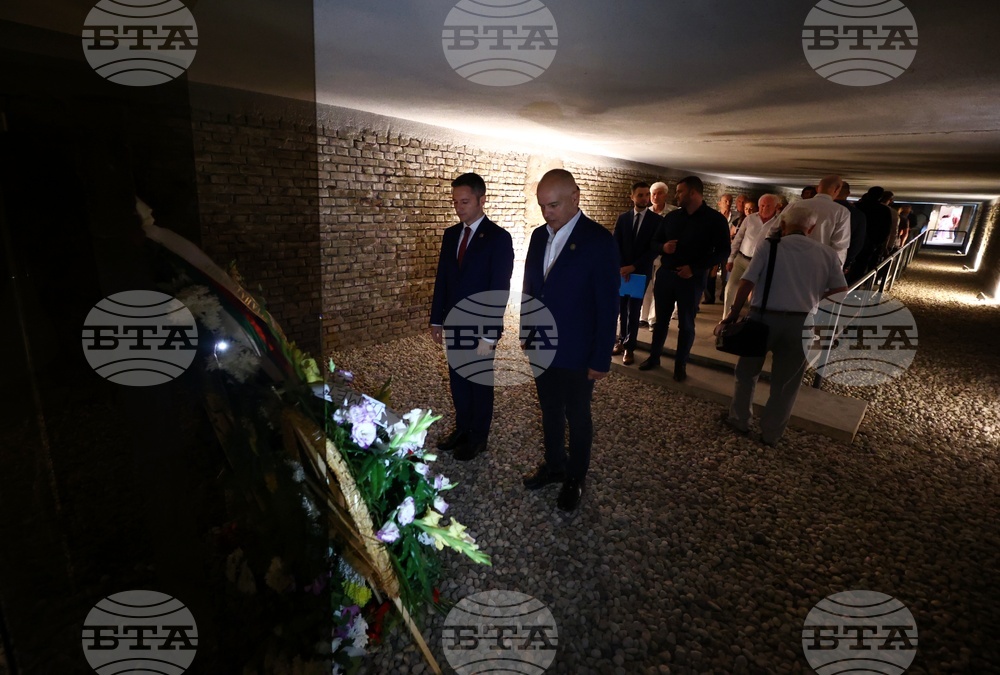Никола Вапцаров - възпоменателно поклонение