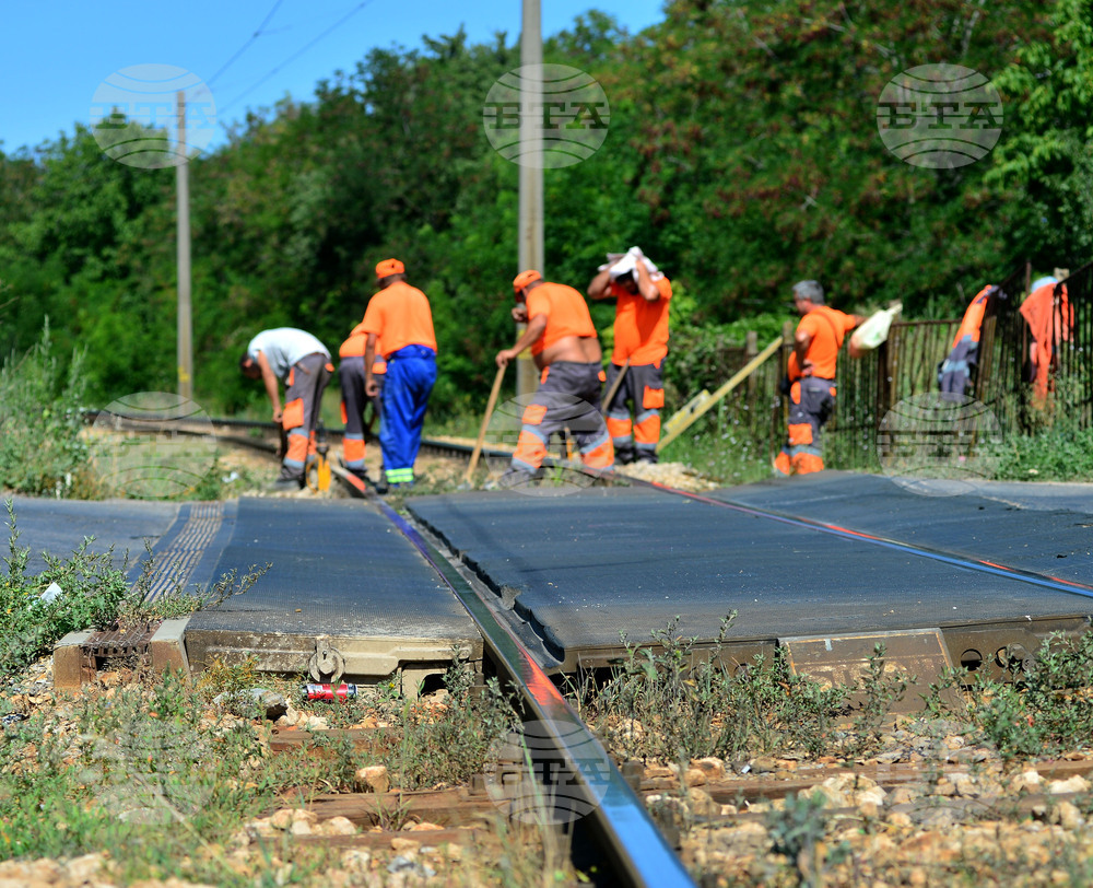 Село Ясеновец - железопътни ремонти