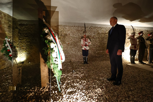 Президентът Радев: В битката на терора срещу идеала неизменно побеждава духът, който надживява насилието и мракобесието