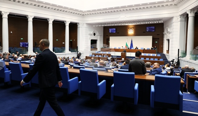 ГЕРБ поиска помощта за Украйна да е публична, от опозицията заявиха, че не вярват на думите на Денков и Тагарев