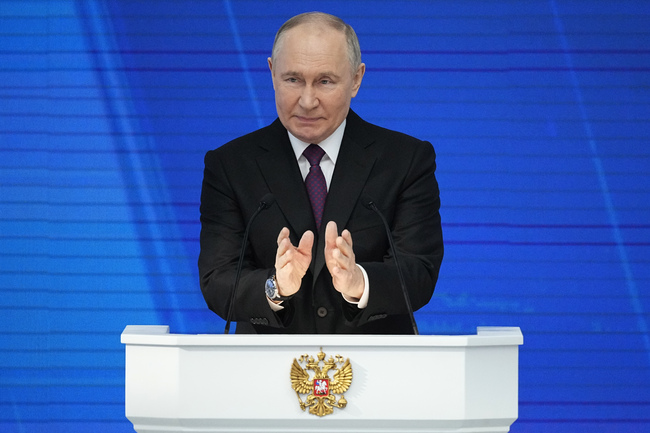 Путин започна годишното си обръщение към руския парламент, като приветства националното единство