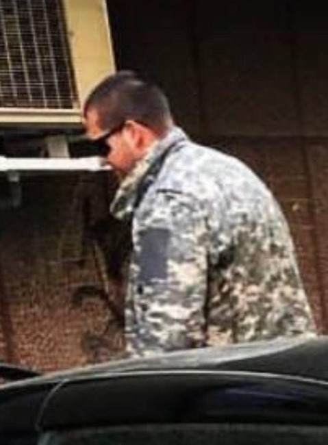 АКФ с въпрос към министъра на вътрешните работи: Кой е униформеният на снимката