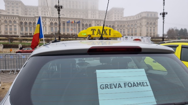 Близо 70 протестиращи таксиметрови шофьори в Букурещ започнаха гладна стачка