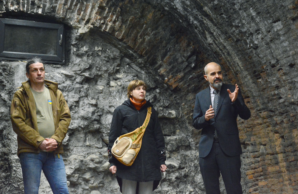 Община Варна: Заместник-кметът Павел Попов откри изложбата „Икони върху сандъци за боеприпаси“