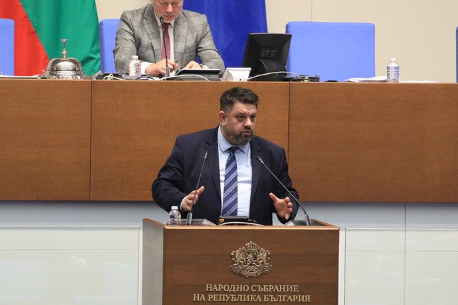 Атанас Зафиров: Оставка! Преди безхарактерните да си вдигнат ръката и пратят наши войници в Украйна и Молдова
