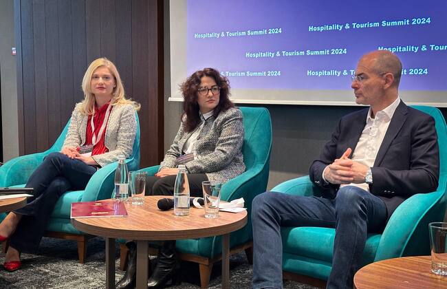 Министър Динкова: Програмата за реклама на Черноморските общини ще бъде разширена и продължена