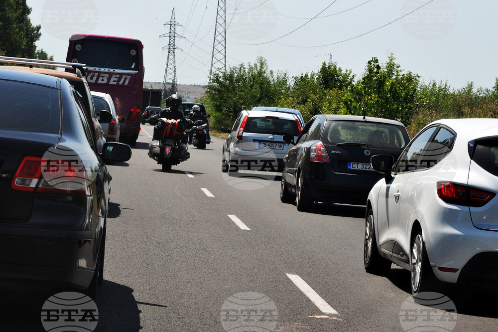Border Police Report Busy West-East Traffic via Bulgaria's Kalotina Border Crossing but No Lines of Waiting Cars