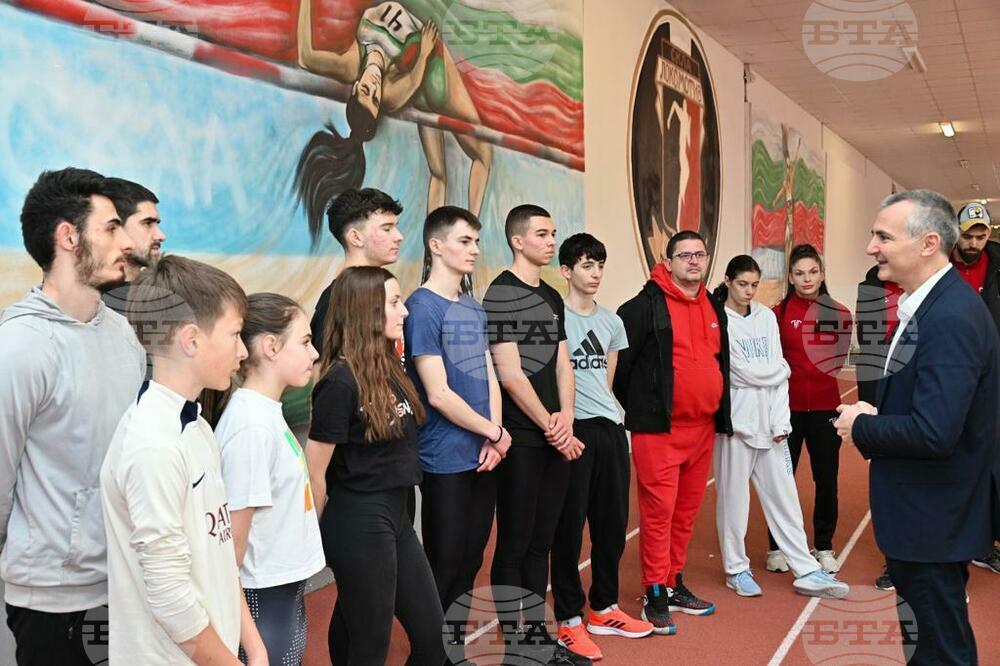 Министър Илиев и заместникът му проф. Дашева окуражиха отбора по хокей на трева на Спешъл Олимпикс България на тренировка в Пловдив