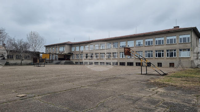 От "Възраждане" настояват институциите да проверят всички училища в страната за неправомерно поставени камери 