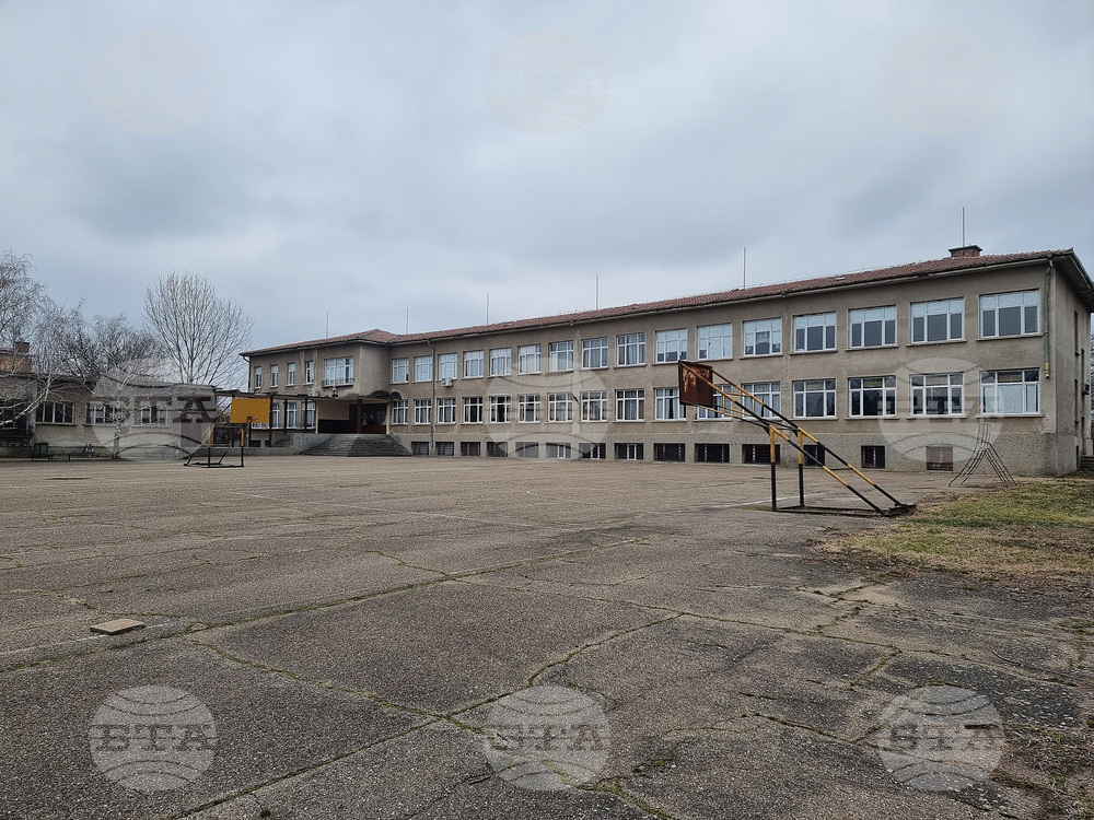 От "Възраждане" настояват институциите да проверят всички училища в страната за неправомерно поставени камери 