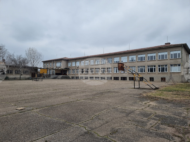 От "Възраждане" настояват институциите да проверят всички училища в страната за неправомерно поставени камери 