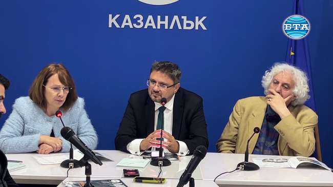 Новият брой на списание ЛИК, посветен на Дечко Узунов, беше представен в родния му Казанлък