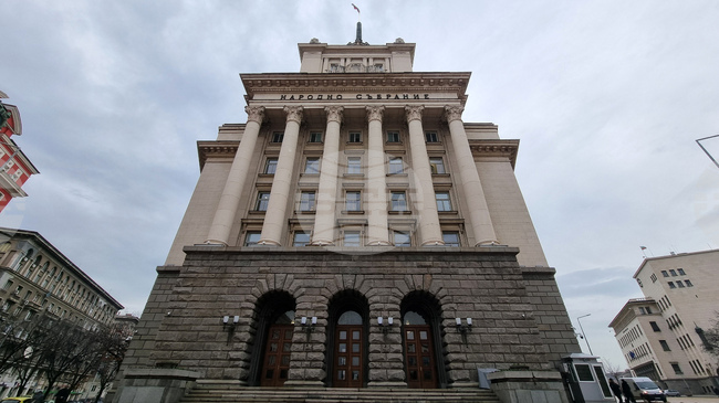 Какви бяха коментарите на политиците, след като служебният кабинет с премиер Андрей Гюров положи клетва пред Народното събрание