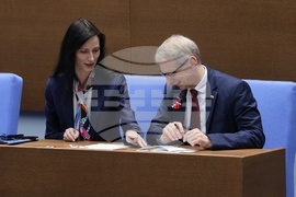 Народно събрание - блиц контрол - Николай Денков - Мария Габриел