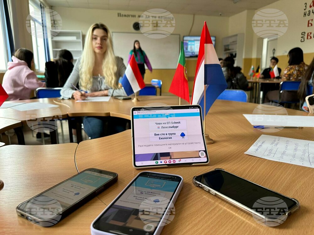 Чрез ролева игра по проекта „Цифрово пътуване до Европейския парламент" ученици от Търговище участва в пленарна сесия на институцията