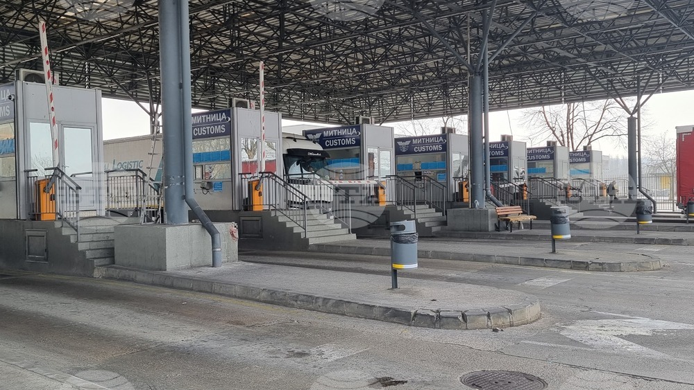 Шофьор на камион е починал в кабината в района на граничния пункт „Капитан Андреево“, съобщиха от полицията