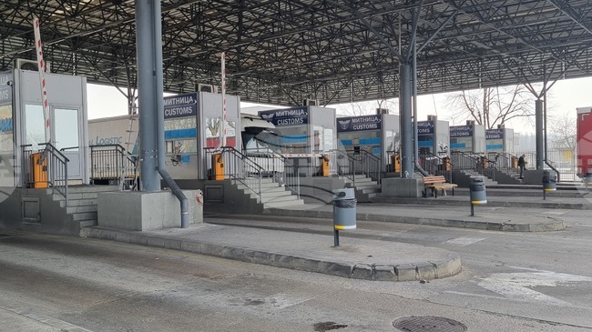 Шофьор на камион е починал в кабината в района на граничния пункт „Капитан Андреево“, съобщиха от полицията