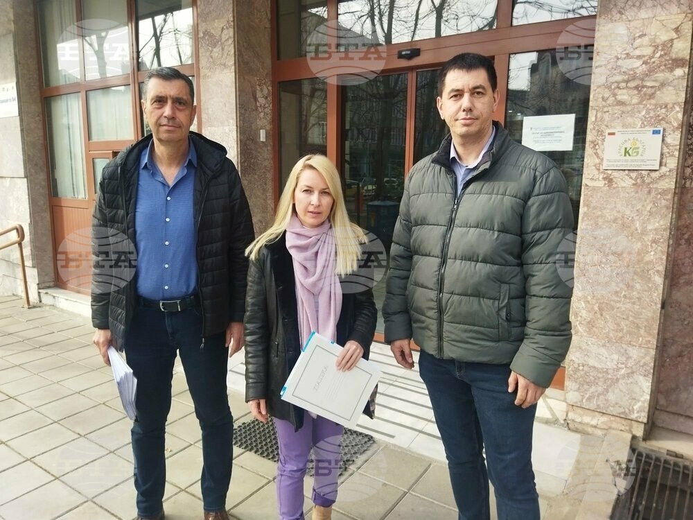 Близо 3000 подписа против създаването на база на НАТО край Ямбол са внесени в Областната администрация