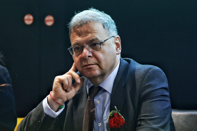 Екологичното състояние на Черно море е добро, една от задачите ни е да наблюдаваме за поява на мини, каза министър Юлиян Попов