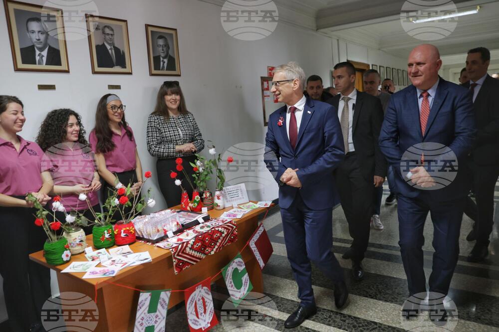 Министерство на образованието и науката - ръчно изработени мартеници - благотворителен базар