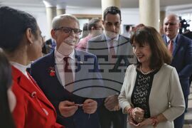 Министерство на образованието и науката - ръчно изработени мартеници - благотворителен базар