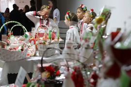 Министерство на образованието и науката - ръчно изработени мартеници - благотворителен базар