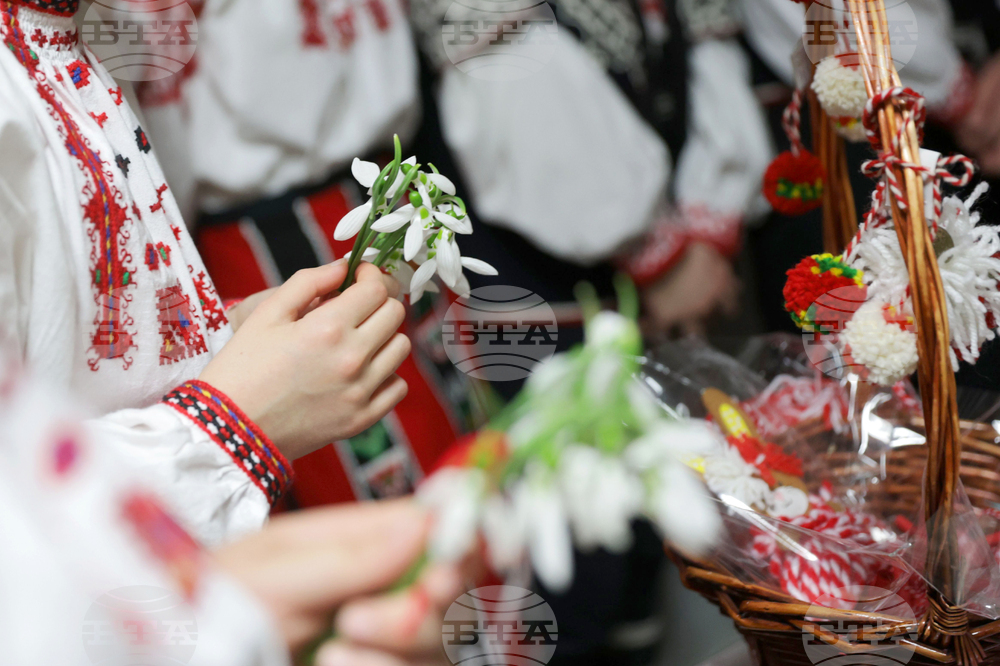 Министерство на образованието и науката - ръчно изработени мартеници - благотворителен базар