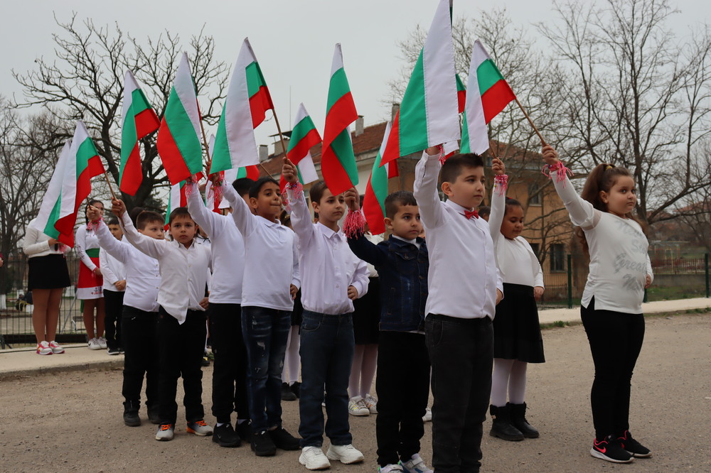Община Хасково: Тържествена церемония по издигане на националното знаме в хасковското село Конуш 