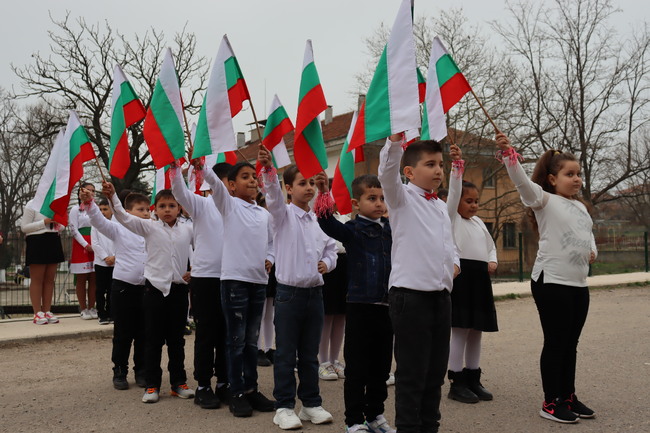 Община Хасково: Тържествена церемония по издигане на националното знаме в хасковското село Конуш 